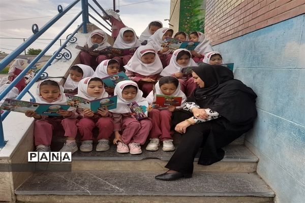 یک روز بدون کیف در مدرسه شهید عباس‌حسینی