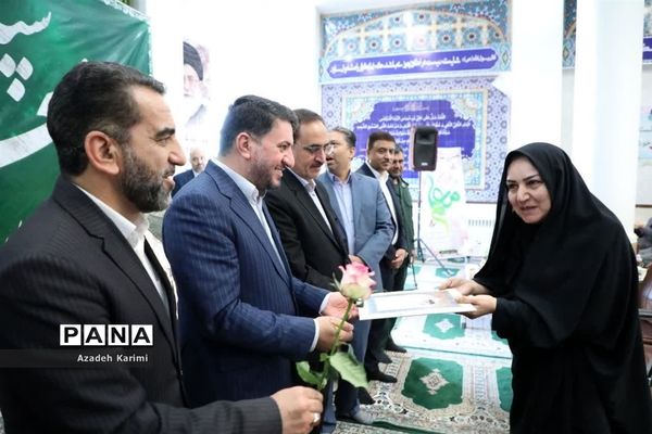 آیین نمادین سپاس معلم با حضور استاندار یزد در دبستان شاهد نیک اندیشان