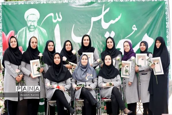 آیین نمادین سپاس معلم با حضور استاندار یزد در دبستان شاهد نیک اندیشان