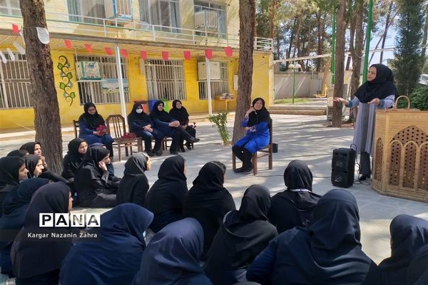 جشن بزرگداشت مقام معلم در مدرسه ۱۷ شهریور اردکان