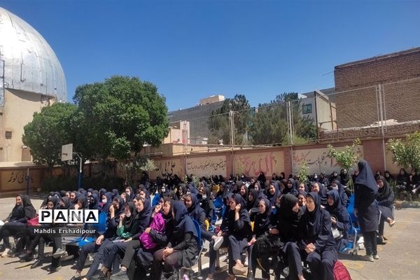 بزرگداشت روز معلم در دبیرستان شاهد کوثر شهرستان رباط‌کریم