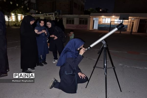 رصد ستارگان در دبیرستان شهیده معصومه قزوینی منطقه ۱۳