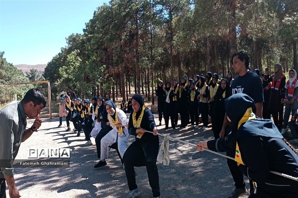 اردوی دانش‌آموزان عضو سازمان دانش‌آموزی ناحیه ۴ شیراز