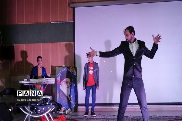 همایش بزرگداشت مقام معلم و تجلیل از رتبه‌های برتر کنکور در خاتم
