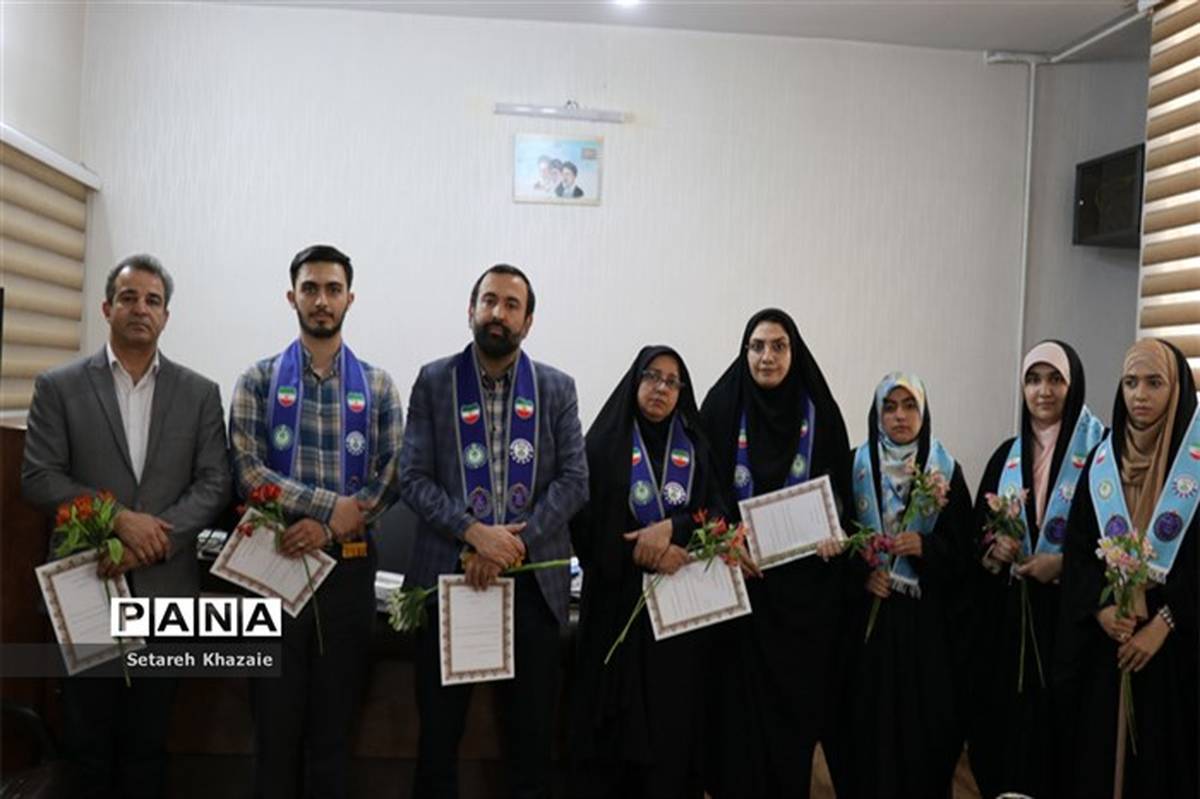 تبریک هفته معلم توسط هیات رئیسه مجلس دانش‌آموزی دختران خراسان‌ رضوی/ فیلم