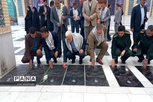 گل افشانی مزار شهدا به مناسبت هفته معلم