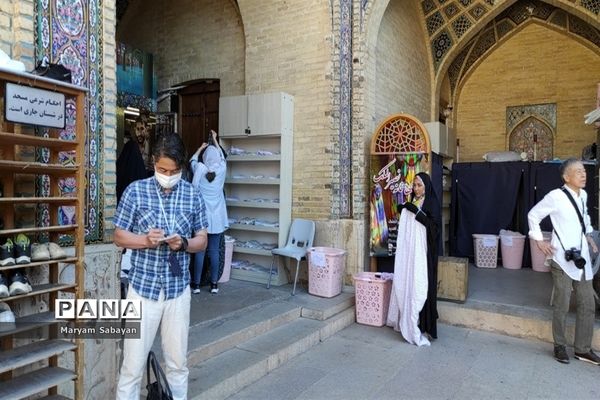 بازدید گردشگران و عموم مردم از مسجد نصیرالملک در روز شیراز