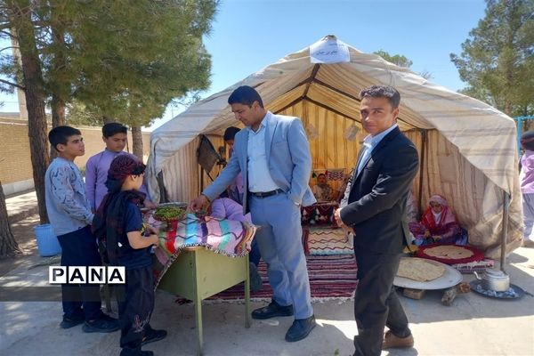 برپایی نمایشگاه طرح جابربن حیان دانش‌آموزان مدرسه عشایری مباشری خاتم