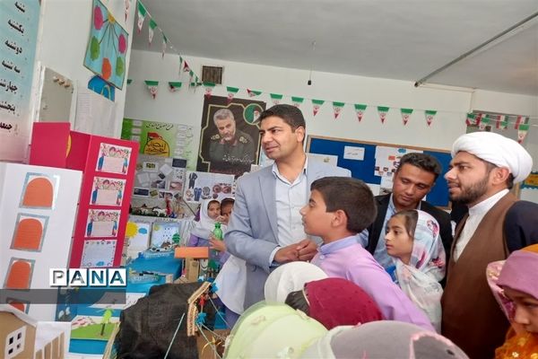 برپایی نمایشگاه طرح جابربن حیان دانش‌آموزان مدرسه عشایری مباشری خاتم