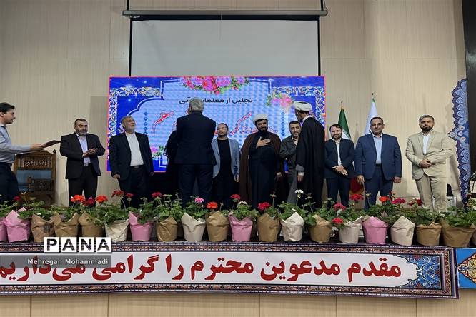 تجلیل از معلمان قرآنی بهمناسبت هفته گرامیداشت معلم در گلستان