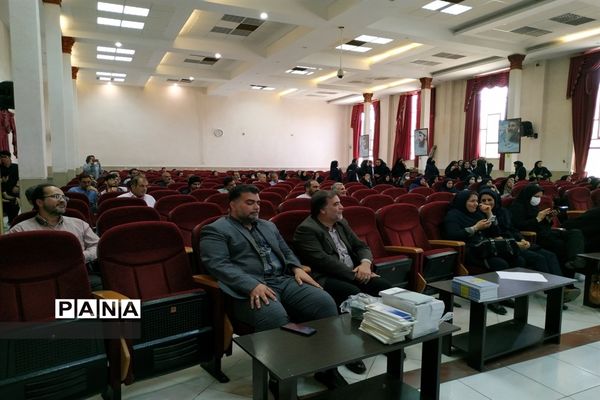مراسم تجلیل از معاونان پرورشی در شهرستان شاهین‌شهر