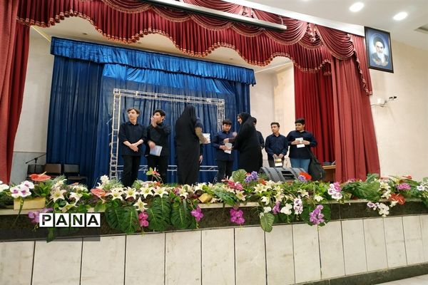 مراسم تجلیل از معاونان پرورشی در شهرستان شاهین‌شهر
