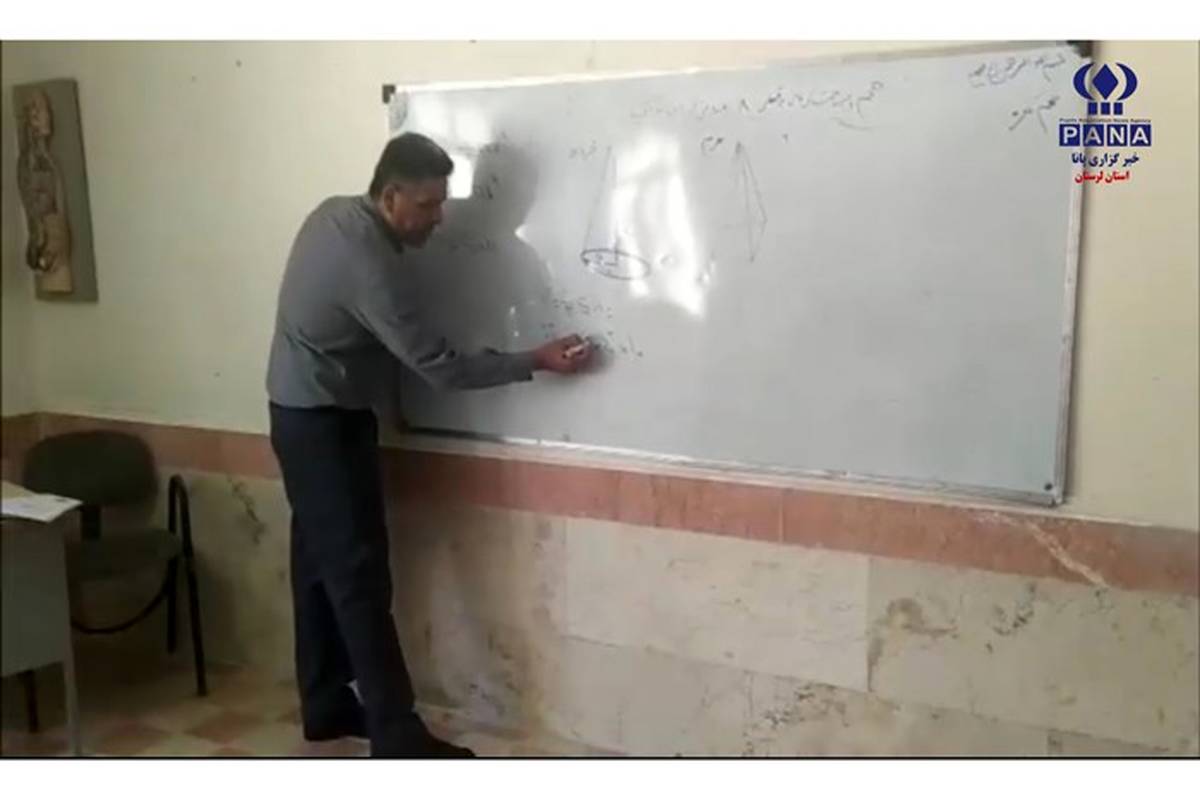 تدریس ریاضی مدیرکل به جای معلم در سپیدشت/ فیلم