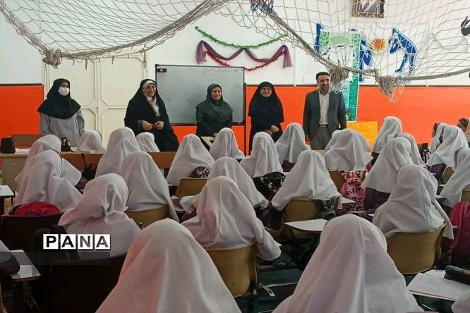 بازدید معاون آموزش ابتدایی شهر تهران از مدارس منطقه۱۸ شهر تهران
