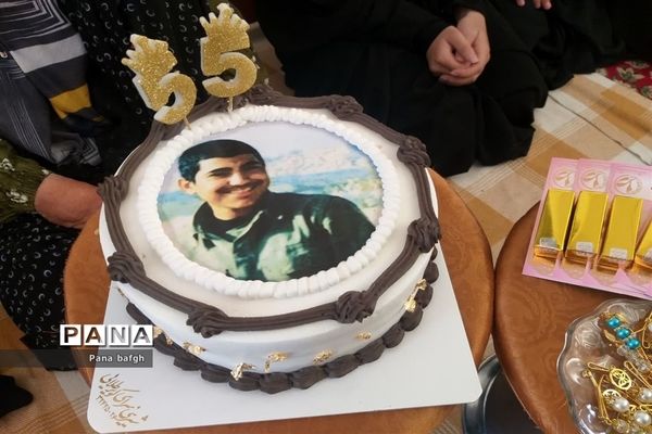 جشن تولد دانش‌آموزان بافقی در خانه مادر شهید