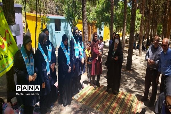 بازدید رئیس سازمان دانش‌آموزی فارس از اردوی تشکیلاتی دانش‌آموزان پیشتاز ناحیه چهار
