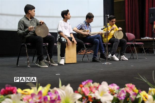 تجلیل از برترین‌های درسی و اخلاقی دبیرستان شاهد شهید مرتضوی‌ شهرستان‌قدس