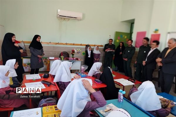 تقدیر از معلمان دبستان دخترانه احرامیان ناحیه یک یزد