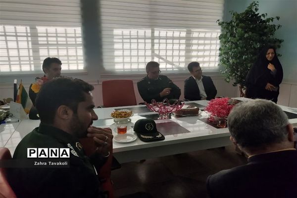 تقدیر از معلمان دبستان دخترانه احرامیان ناحیه یک یزد