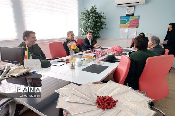 تقدیر از معلمان دبستان دخترانه احرامیان ناحیه یک یزد