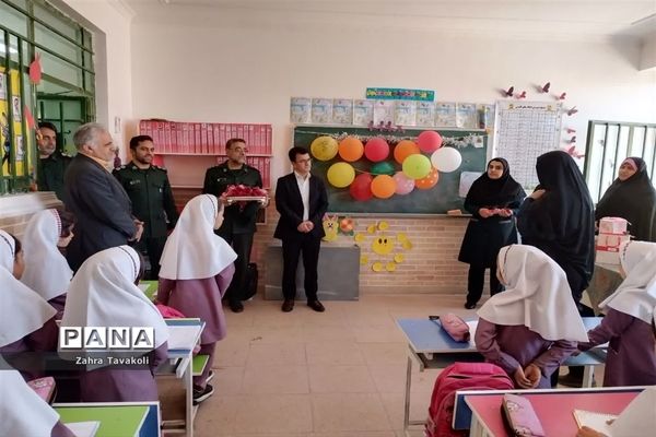 تقدیر از معلمان دبستان دخترانه احرامیان ناحیه یک یزد
