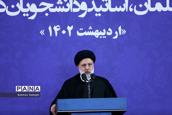 آیین بزرگداشت مقام معلم با حضور رئیس جمهوری