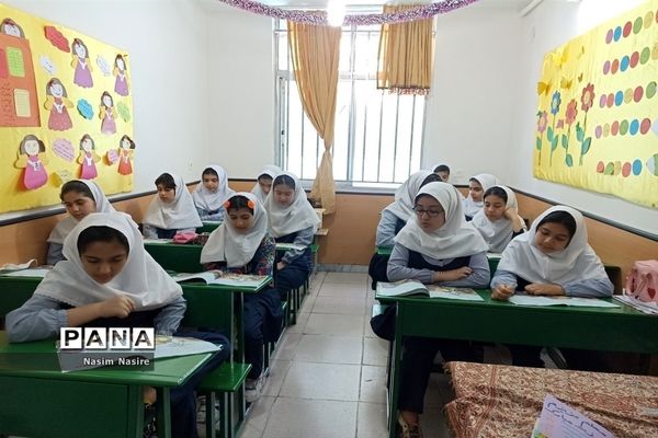 برگزاری روز بدون کیف با محوریت مجلات رشد در مدارس ملارد