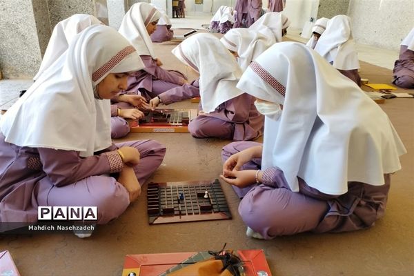 کارگاه آموزشی بازی‌های فکری در دبستان دخترانه حاج یدالله پسران ناحیه یک یزد