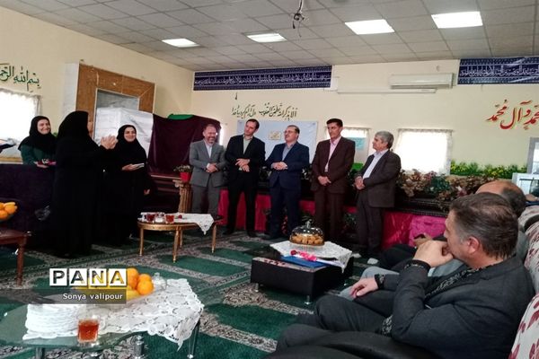بازدید مدیرکل امور مالیاتی شرق استان تهران از دبستان دخترانه شهید کلانتری بهارستان‌۲