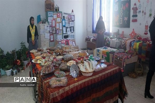 نمایشگاه دست ساخته های دانش‌آموزان کامفیروز