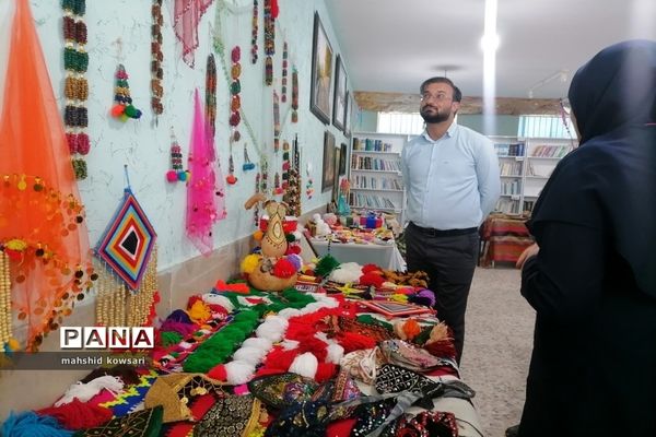 نمایشگاه دست ساخته های دانش‌آموزان کامفیروز