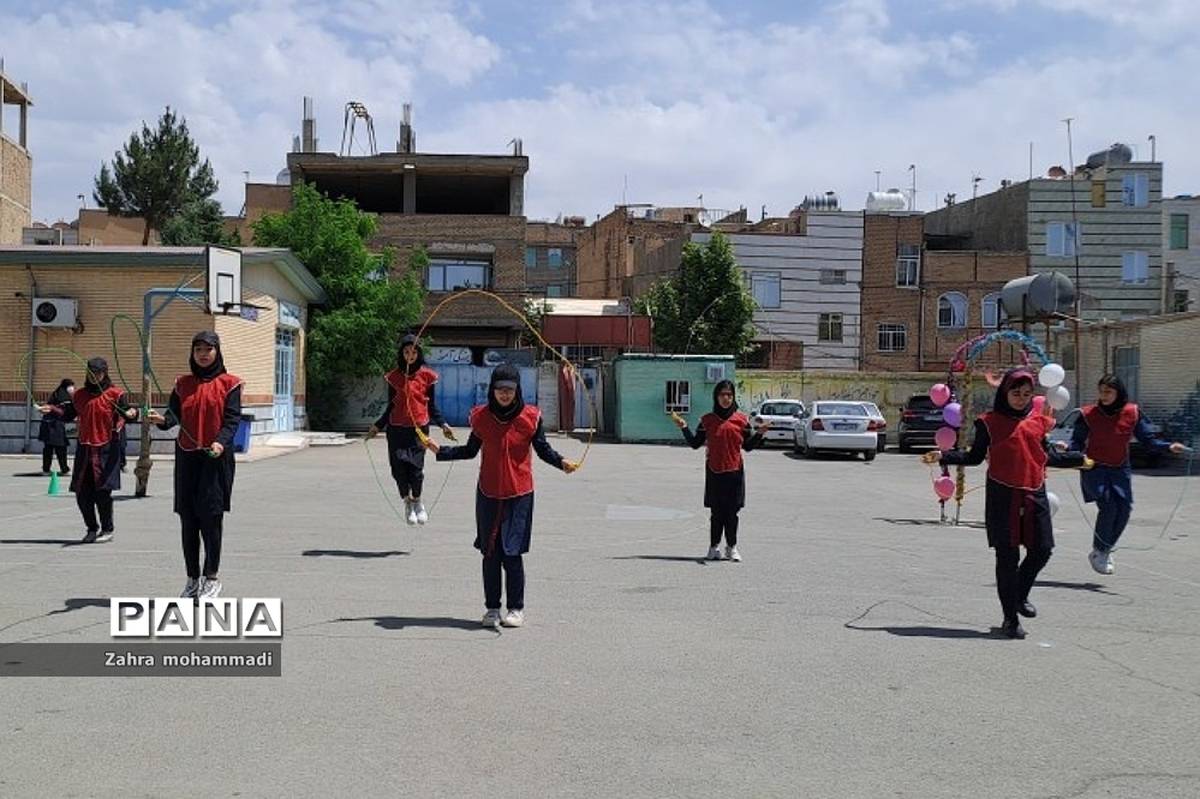 المپیاد ورزشی درون مدرسه‌ای در دبیرستان‌هاجر ناحیه 2 بهارستان