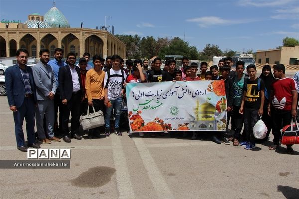 اعزام ۷۰ دانش‌آموز پسر زیارت اولی به مشهد مقدس