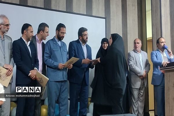 مراسم تجلیل از آموزش دهنده‌های نهضت سوادآموزی شهرستان قرچک