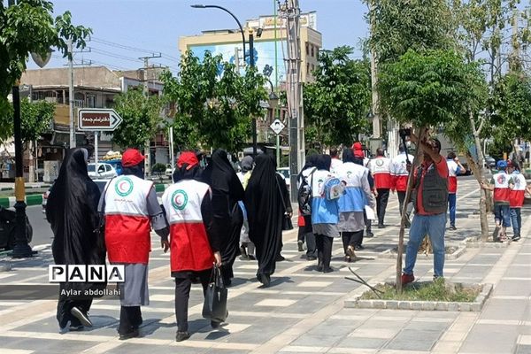 برپایی چادرهای سلامت توسط اعضای جمعیت هلال احمر شهرستان قرچک
