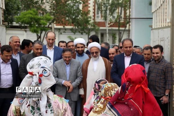 آیین کلنگ‌زنی مدرسه انقلاب اسلامی تبریز با حضور معاون سرپرست آموزش پرورش