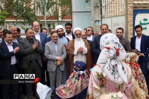 آیین کلنگ‌زنی مدرسه انقلاب اسلامی تبریز با حضور معاون سرپرست آموزش پرورش