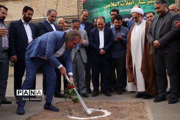 آیین کلنگ‌زنی مدرسه انقلاب اسلامی تبریز با حضور معاون سرپرست آموزش پرورش