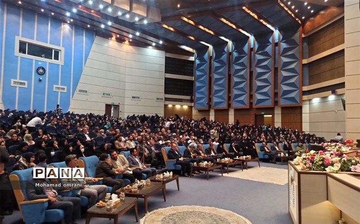 اولین کنگره هزار نفری بزرگداشت مقام معلم  در آموزش و پرورش منطقه 2 برگزار شد