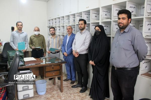 تجلیل از رئیس و کارکنان دبیرخانه اداره‌کل آموزش و پرورش استان بوشهر