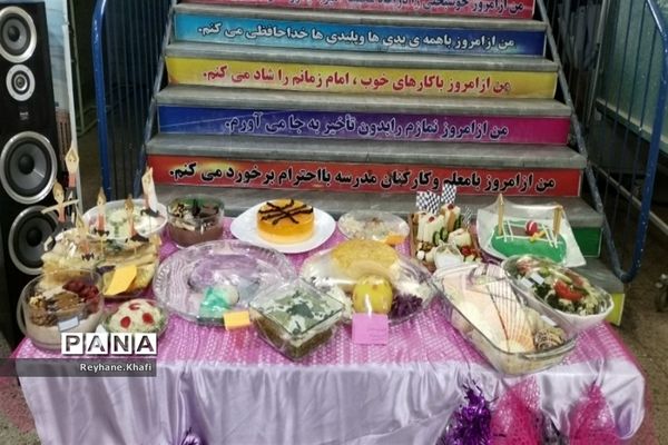 جشنواره غذای سالم به مناسبت سالروز تاسیس سازمان دانش‌آموزی