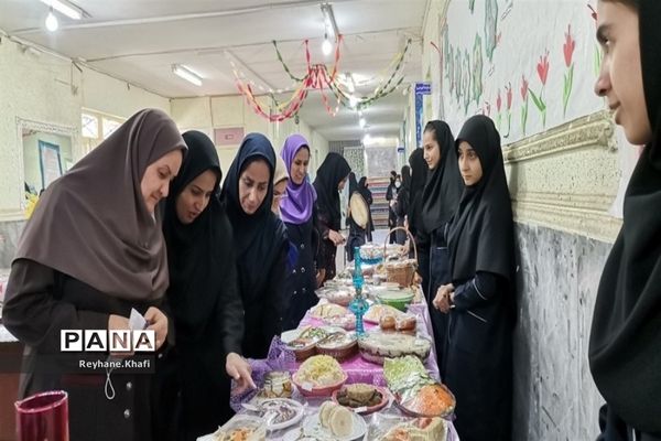 جشنواره غذای سالم به مناسبت سالروز تاسیس سازمان دانش‌آموزی