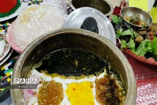 جشنواره غذای سالم به مناسبت سالروز تاسیس سازمان دانش‌آموزی