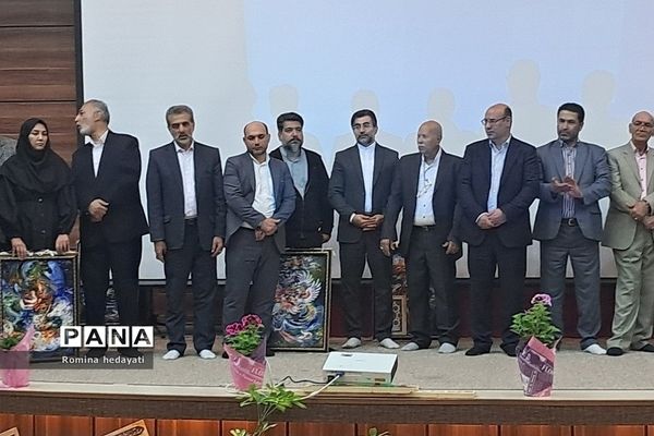 همایش تجلیل از فرهنگیان منتخب در آموزش و پرورش رودهن