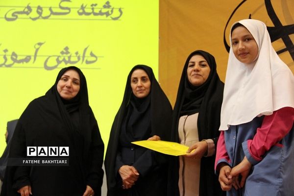 تقدیر از رتبه‌های برتر مسابقات فرهنگی هنری فردا در ناحیه یک شهرری