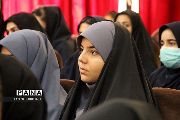 تقدیر از رتبه‌های برتر مسابقات فرهنگی هنری فردا در ناحیه یک شهرری
