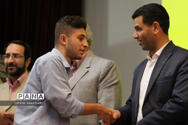 تقدیر از رتبه‌های برتر مسابقات فرهنگی هنری فردا در ناحیه یک شهرری