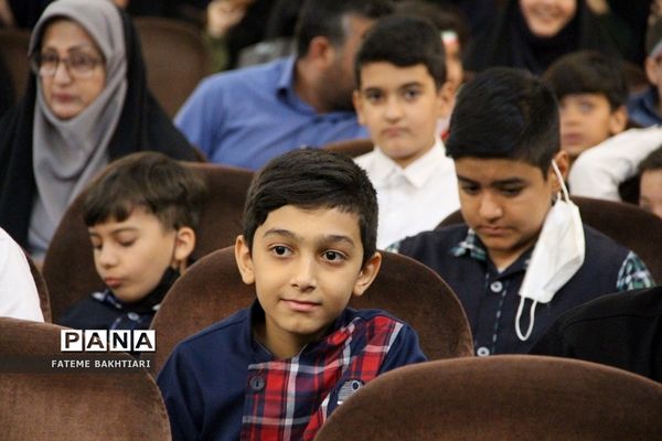 تقدیر از رتبه‌های برتر مسابقات فرهنگی هنری فردا در ناحیه یک شهرری