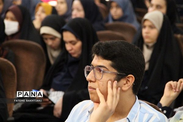 تقدیر از رتبه‌های برتر مسابقات فرهنگی هنری فردا در ناحیه یک شهرری