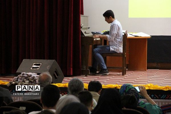 تقدیر از رتبه‌های برتر مسابقات فرهنگی هنری فردا در ناحیه یک شهرری